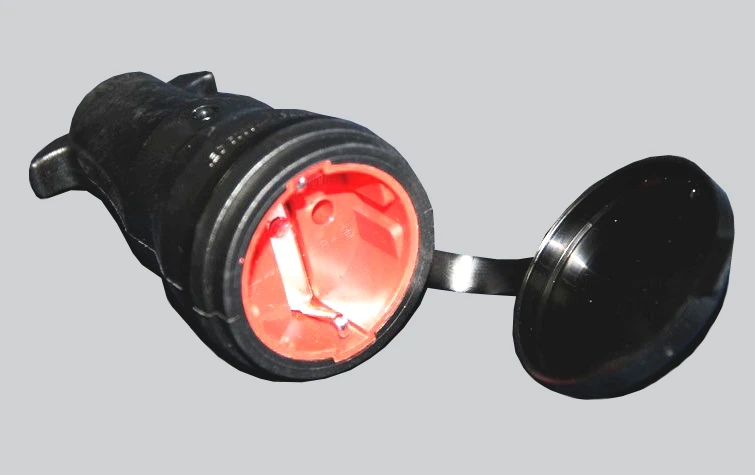 Гнездо с крышкой и с захватом 16А 250V 2P IP44 с/з КАУЧУКОВАЯ Fetih (15/150 уп/кор) Промрукав F-208K Гнездо с крышкой и с захватом 16А 250V 2P IP44 с/з КАУЧУКОВАЯ Fetih (15/150 уп/кор) Промрукав F-208K
