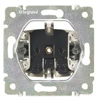 VALENA Розетка с заземлением 2К+З со шторками алюминий Legrand/Daccord 770211